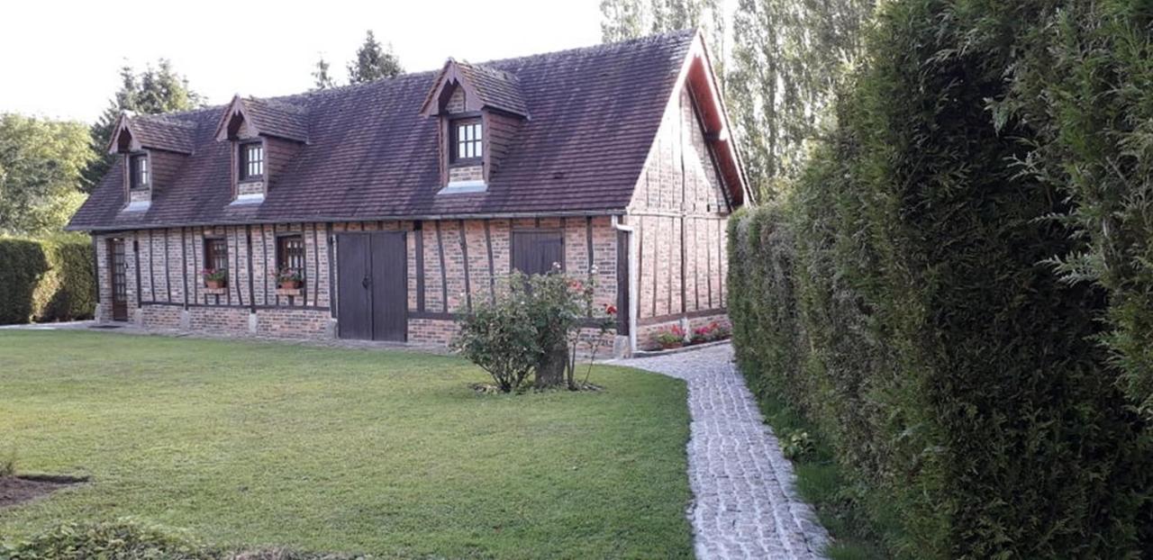 Le Petit Gite De La Varenne Saint-Hellier Exterior foto